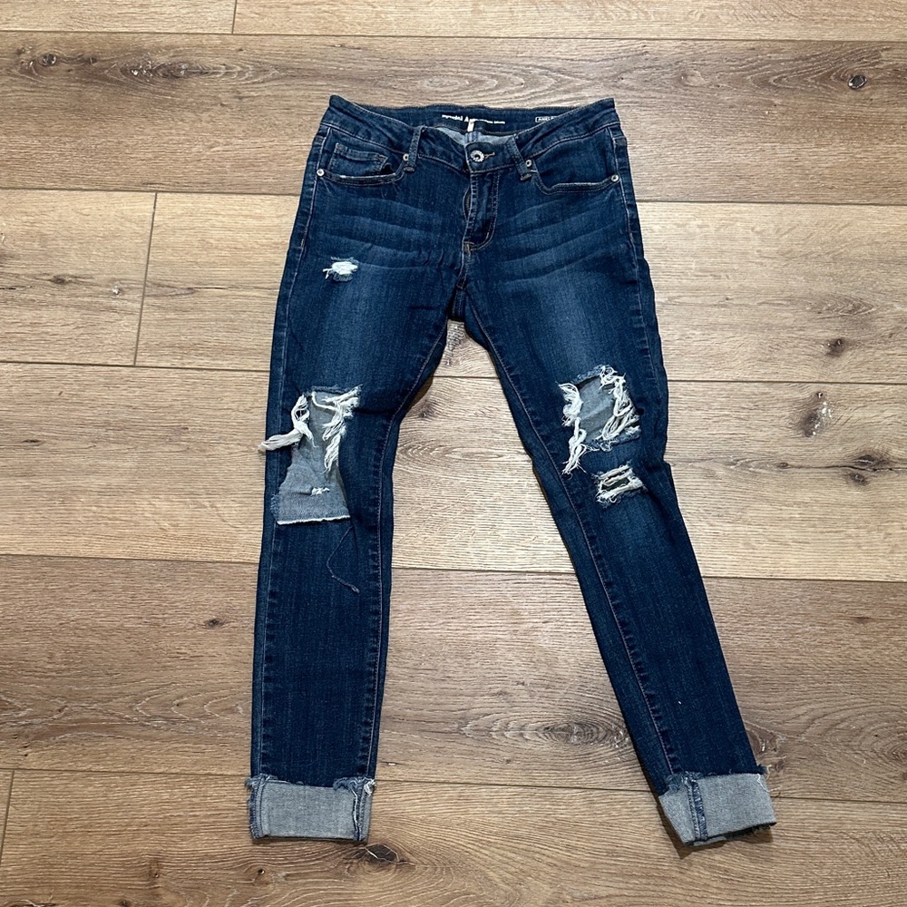 Stylish Distressed Cropped Jeans in Dark Blue